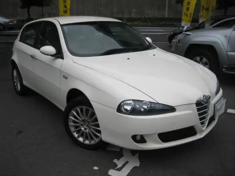 10029542 | カタログ画像：アルファ１４７（ALFA 147） ＴＩ ２．０ ツインスパーク 2005年9月 GH-937AB 2000cc ポーラホワイト（ソリッドカラー） メイン