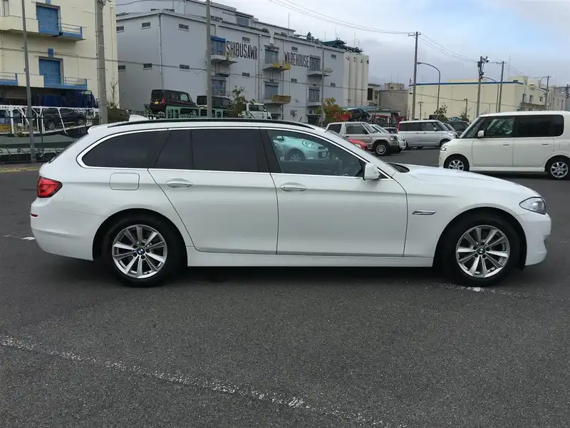 カタログ画像：５シリーズ（5 SERIES） ５２３ｉツーリング ハイラインパッケージ 2010年9月 DBA-MT25 2500cc 燃費10.2km / l 外装