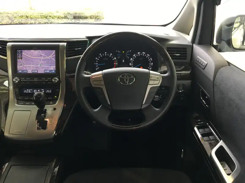 カタログ画像：ヴェルファイア（VELLFIRE） ２．４Ｚ Ｇエディション 2014年4月 DBA-ANH25W 2400cc ホワイトパールクリスタルシャイン 燃費10.2km / l 内装