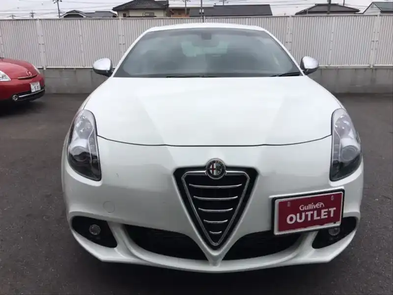 カタログ画像：ジュリエッタ（GIULIETTA） クアドリフォリオ ヴェルデ 2014年4月 ABA-94018 1700cc アイスホワイト フロント