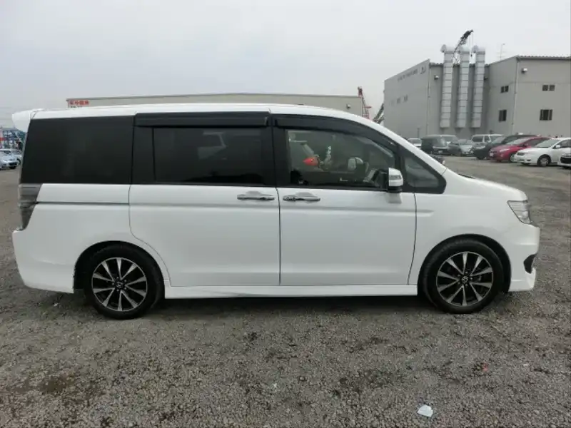 10076368 | カタログ画像：ステップワゴンスパーダ（STEPWAGON SPADA） Ｚ クールスピリット 2012年6月 DBA-RK6 2000cc ホワイトオーキッド・パール 外装