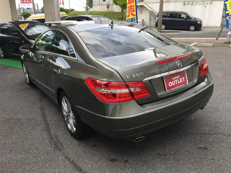 カタログ画像：Ｅクラス（E-CLASS） Ｅ３５０ クーペ 2009年7月 DBA-207356 3500cc スタンナイトグレー（Ｍ）orテノライトグレー（Ｍ） 燃費9.1km / l  バック