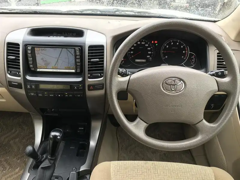 カタログ画像：ランドクルーザープラド（LAND CRUISER PRADO） ＴＸ ５人乗り仕様 2005年8月 KN-KDJ120W 3000cc ホワイトパールクリスタルシャイン 燃費11.2km / l  内装