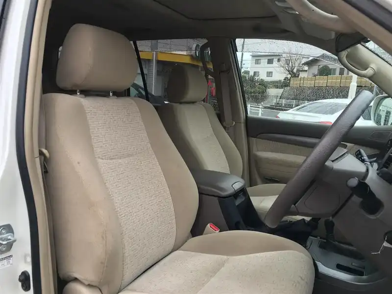 カタログ画像：ランドクルーザープラド（LAND CRUISER PRADO） ＴＸ ５人乗り仕様 2005年8月 KN-KDJ120W 3000cc ホワイトパールクリスタルシャイン 燃費11.2km / l  内装