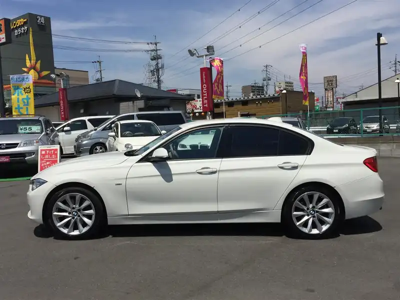 カタログ画像：３シリーズ（3 SERIES） ３２８ｉモダン 2014年4月 DBA-3A20 2000cc アルピン・ホワイトⅢ 燃費15.2km / l 外装