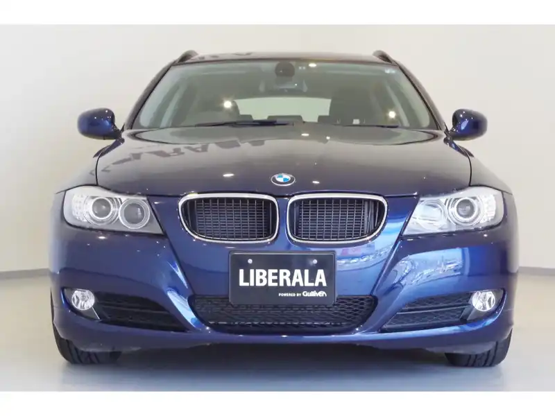 カタログ画像：３シリーズ（3 SERIES） ３２０ｉツーリング 2010年5月 LBA-US20 2000cc モナコ・ブルー（メタリックカラー）orモンテゴ・ブルー（メタリック・カラー） 燃費13.0km / l フロント