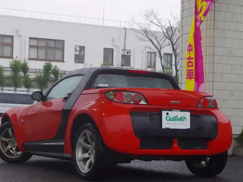 カタログ画像：スマートロードスター（SMART ROADSTER） ベースグレード 2003年9月 GH-452434 700cc スパイスレッド 燃費18.4km / l  バック