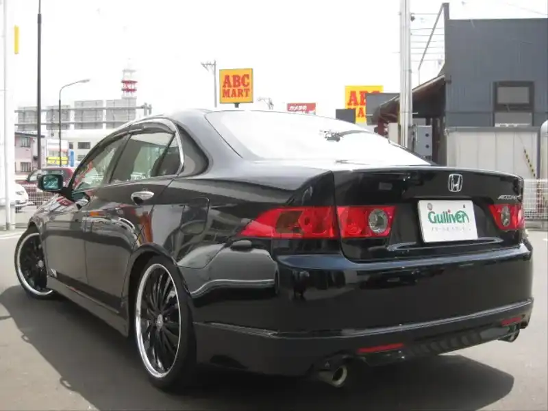 カタログ画像：アコード（ACCORD） ２４ＴＬ 2005年11月 ABA-CL9 2400cc ナイトホークブラック・パール 燃費12.0km / l  バック