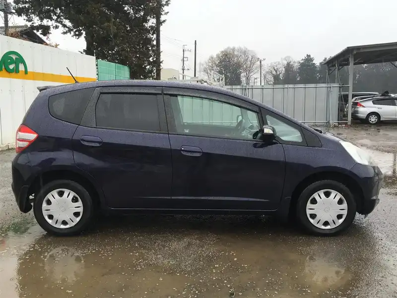 カタログ画像：フィット（FIT） Ｌ ハイウェイエディション 2008年6月 DBA-GE6 1300cc プレミアムディープバイオレット・パール 燃費21.5km / l  外装