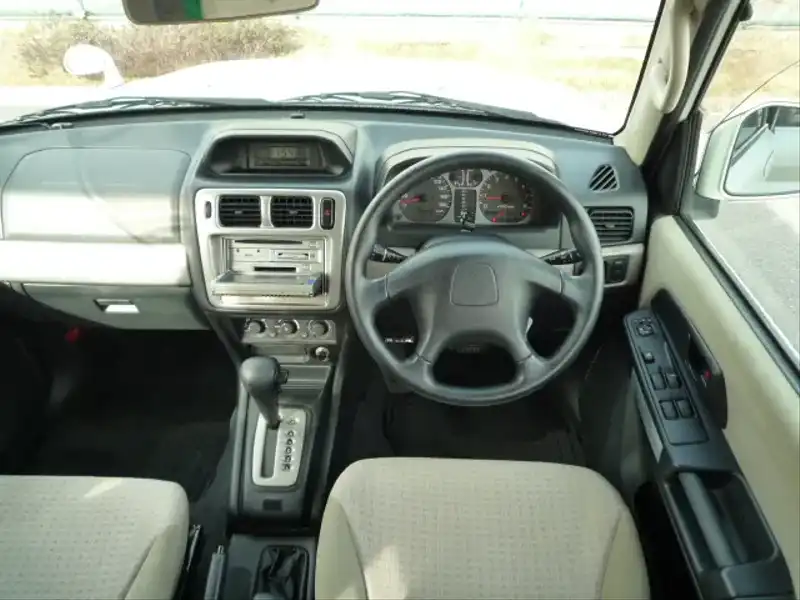 カタログ画像：パジェロイオ（PAJERO IO） アクティブフィールドエディション２．０ 2004年1月 TA-H77W 2000cc ウォームホワイトパール 内装