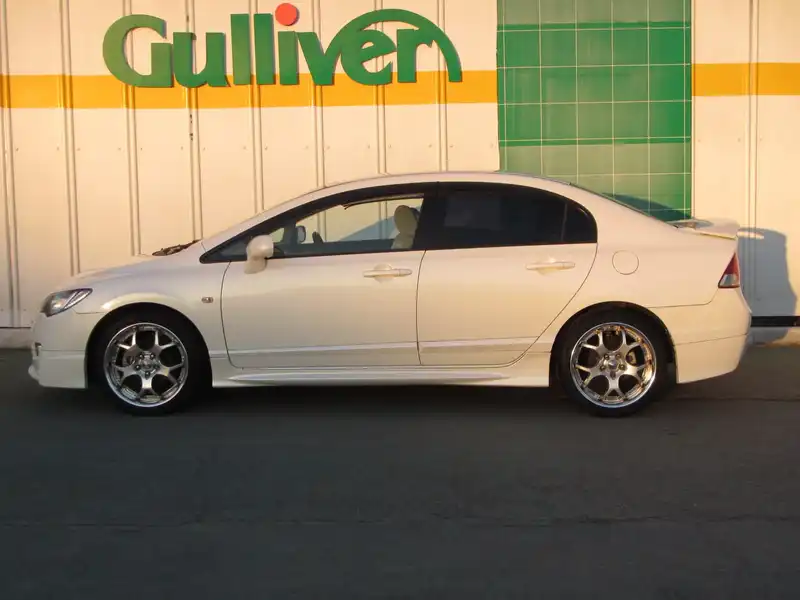 カタログ画像：シビック（CIVIC） １．８Ｇ 2006年9月 DBA-FD1 1800cc プレミアムホワイト・パール 燃費17.0km / l  外装