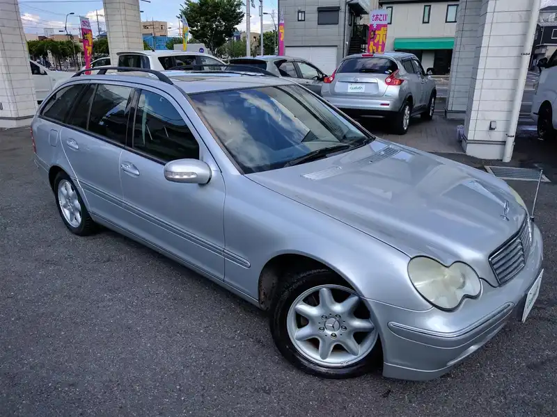 カタログ画像：Ｃクラスステーションワゴン（C-CLASS STATIONWAGON） Ｃ２４０ ステーションワゴン 2004年6月 GH-203261 2600cc キューバナイトシルバーorブリリアントシルバー 燃費8.9km / l  メイン