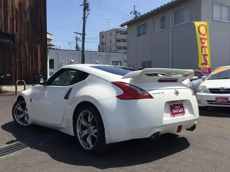 10066141 | カタログ画像：フェアレディＺ（FAIRLADY Z） バージョンＳＴ 2010年11月 CBA-Z34 3700cc ブリリアントホワイトパール（３Ｐ） バック