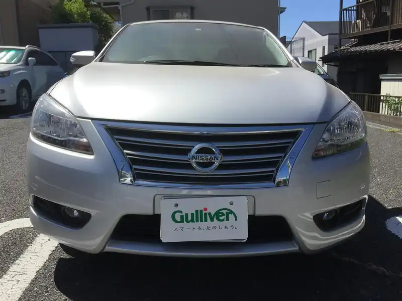 カタログ画像：シルフィ（SYLPHY） Ｓ 2019年10月 DBA-TB17 1800cc ブリリアントシルバー 燃費15.6km / l フロント