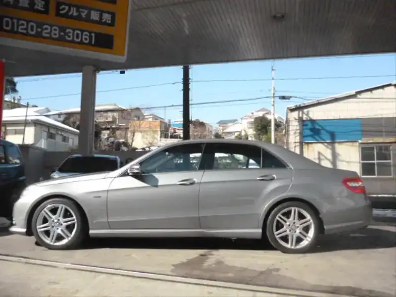 カタログ画像：Ｅクラス（E-CLASS） Ｅ２５０ ＣＧＩブルーエフィシェンシー アバンギャルド 2009年10月 DBA-212047C 1800cc パラジウムシルバー（Ｍ）orイリジウムシルバー（Ｍ） 燃費10.8km / l  外装