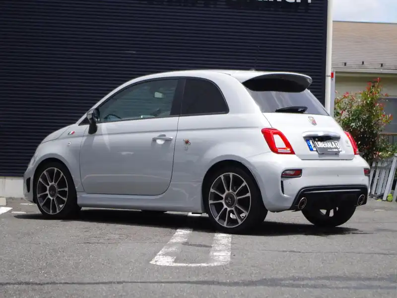 カタログ画像：アバルト５９５（ABARTH 595） ツーリズモ 2019年10月 ABA-31214T 1400cc グリジオカンポボーロ 燃費12.9km / l バック