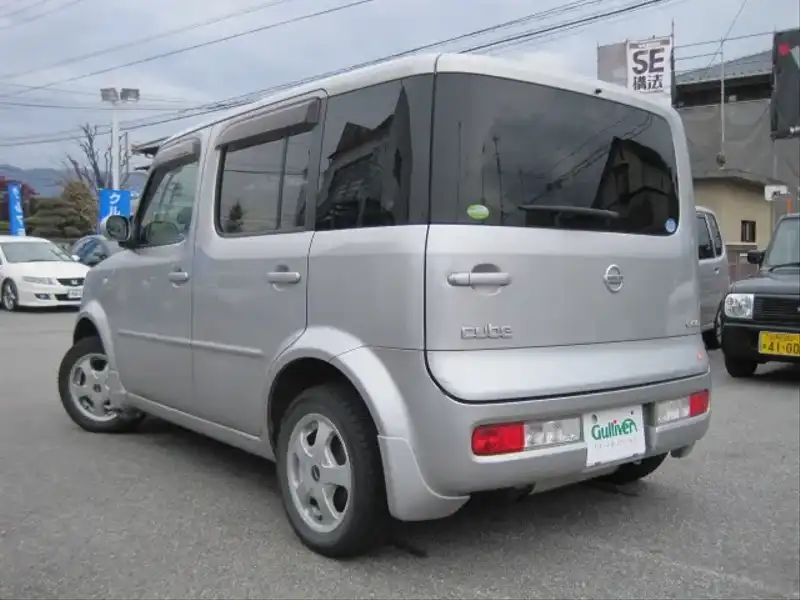 カタログ画像：キューブ（CUBE） １４Ｓ ＦＯＵＲ 2005年5月 DBA-BNZ11 1400cc ダイヤモンドシルバー（Ｍ） 燃費16.0km / l  バック