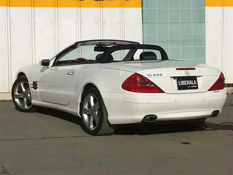 カタログ画像：ＳＬ（SL） ＳＬ６００ 2004年4月 GH-230476 5500cc アラバスターホワイト（Ｓ） 燃費5.8km / l  バック