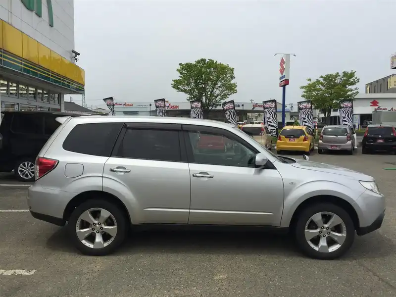 カタログ画像：フォレスター（FORESTER） スポーツリミテッド 2009年7月 DBA-SH5 2000cc スパークシルバー・メタリックorスティールシルバー・メタリック 燃費13.8km / l  外装