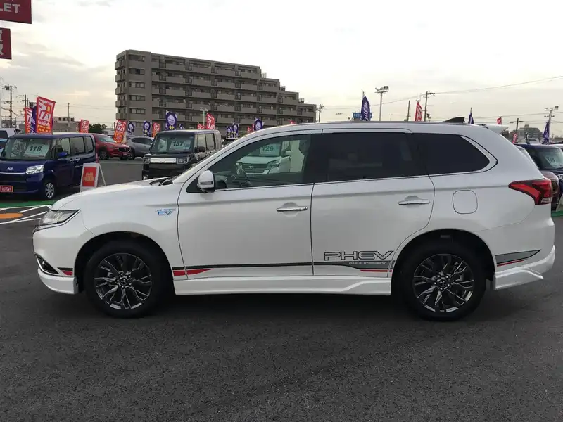 カタログ画像：アウトランダーＰＨＥＶ（OUTLANDER PHEV） Ｓエディション 2017年2月 DLA-GG2W 2000cc ホワイトパールorホワイトパール/ブラックマイカ 外装