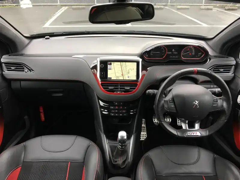 カタログ画像：２０８（208） ＧＴｉ 2015年2月 ABA-A9C5F03 1600cc シャーク・グレー 燃費13.8km / l 内装