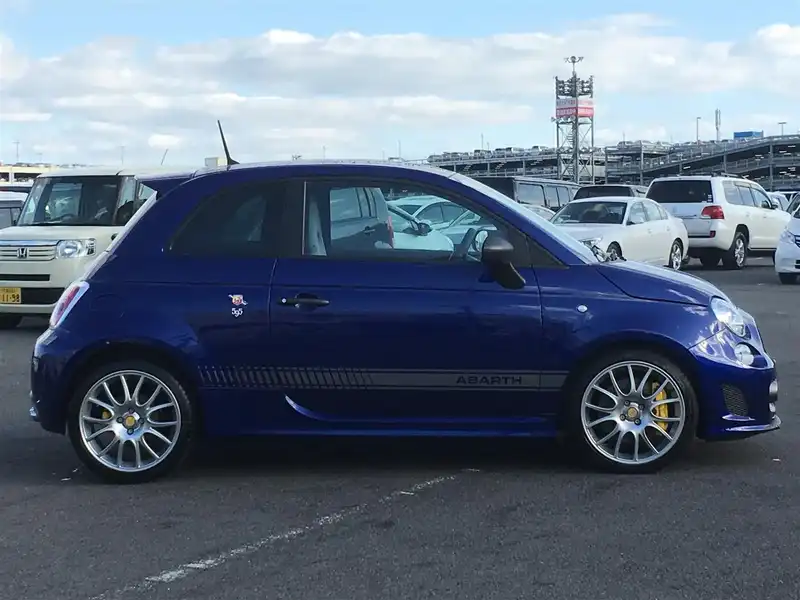 カタログ画像：アバルト５９５（ABARTH 595） コンペティツィオーネ スコルピオ 2015年11月 ABA-312141 1400cc ブルーメタリザード 燃費14.5km / l 外装