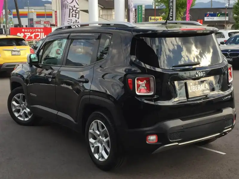 カタログ画像：ジープ・レネゲード（JEEP RENEGADE） リミテッド 2018年2月 ABA-BU14 1400cc ブラッククリアコート 燃費14.6km / l バック