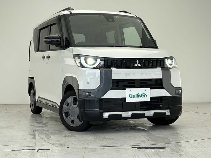 カタログ画像：デリカミニ（DELICA MINI） Ｔ 2023年5月 4AA-B35A 660cc ホワイトパール×ブラックマイカorホワイトパール 燃費19.2km / l メイン