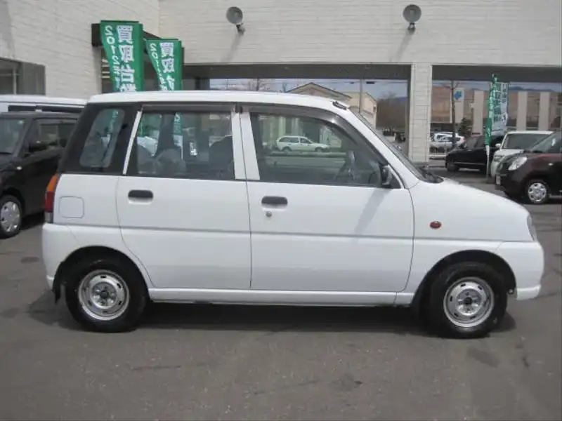 カタログ画像：プレオ（PLEO） Ａスペシャル 2001年12月 LE-RV2 660cc ピュアホワイト 燃費20.0km / l  外装