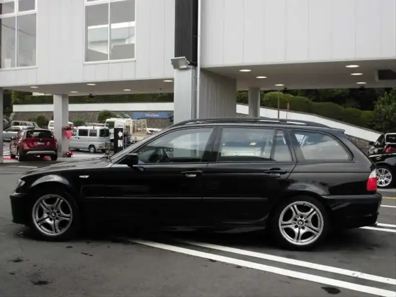 カタログ画像：３シリーズ（3 SERIES） ３１８ｉツーリング Ｍスポーツパッケージ 2005年9月 GH-AY20 2000cc 燃費10.8km / l  外装