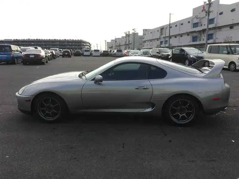 1010965 | カタログ画像：スープラ（SUPRA） ＳＺ 2001年9月 GF-JZA80 3000cc グレイッシュグリーンマイカメタリック 外装