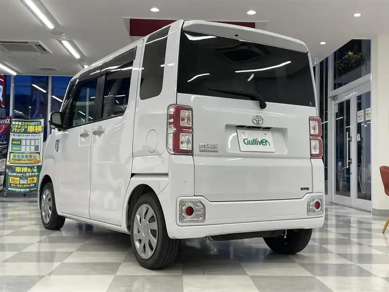 カタログ画像：ピクシスメガ（PIXIS MEGA） Ｄ 2020年2月 DBA-LA700A 660cc パールホワイトⅢ 燃費25.4km / l 外装