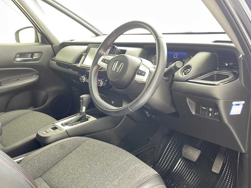 カタログ画像：フィット（FIT） ｅ：ＨＥＶホーム 2024年9月 6AA-GR3 1500cc ミッドナイトブルービーム・メタリック 燃費29.0km / l 内装