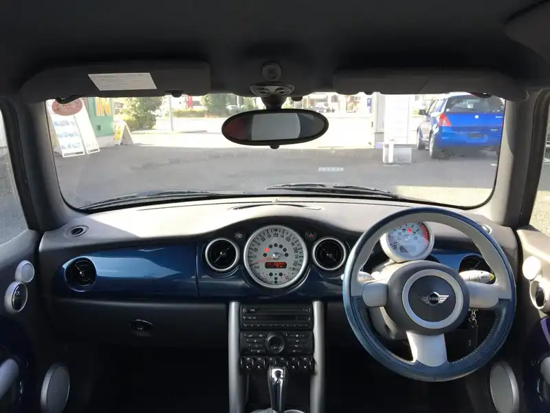 10031867 | カタログ画像：ＭＩＮＩ（MINI） クーパー チェックメイト 2006年2月 GH-RA16 1600cc ハイパー・ブルー（メタリック） 内装