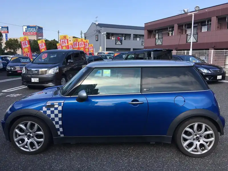 カタログ画像：ＭＩＮＩ（MINI） クーパー チェックメイト 2006年2月 GH-RA16 1600cc ハイパー・ブルー（メタリック） 燃費11.6km / l  外装