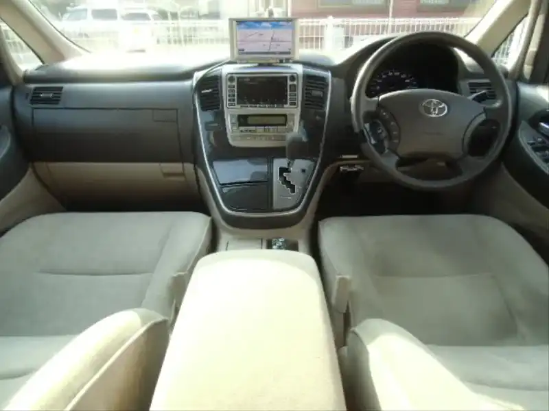 カタログ画像：アルファードハイブリッド（ALPHARD HYBRID） サイドリフトアップシート装着車 2003年7月 ZA-ATH10W 2400cc ブラックマイカ 燃費16.4km / l  内装