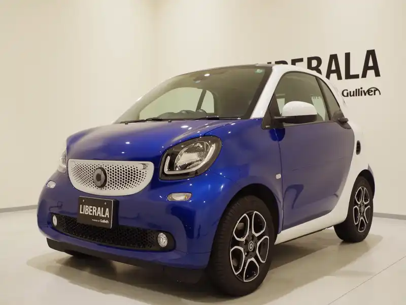 カタログ画像：スマートフォーツークーペ（SMART FORTWO COUPE） エディション１ 2015年10月 DBA-453342 1000cc ミッドナイトブルー 燃費21.9km / l フロント