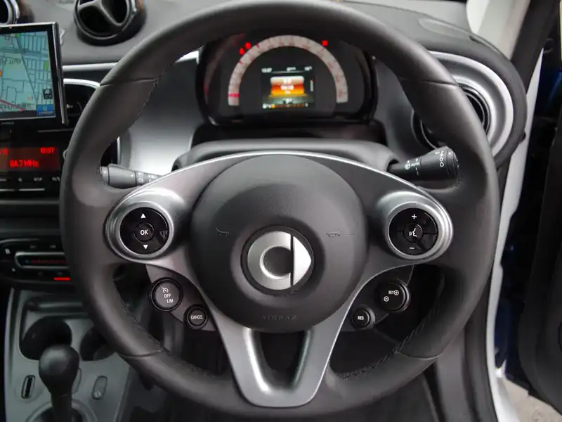 10100372 | カタログ画像：スマートフォーツークーペ（SMART FORTWO COUPE） エディション１ 2015年10月 DBA-453342 1000cc ミッドナイトブルー 内装