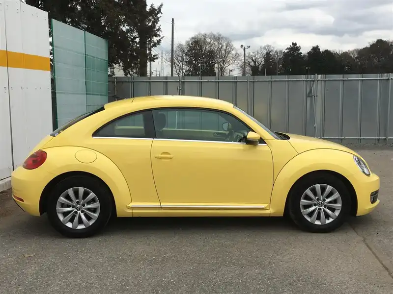 カタログ画像：ザ・ビートル（THE BEETLE） デザイン 2013年5月 DBA-16CBZ 1200cc サターンイエロー 燃費17.6km / l 外装