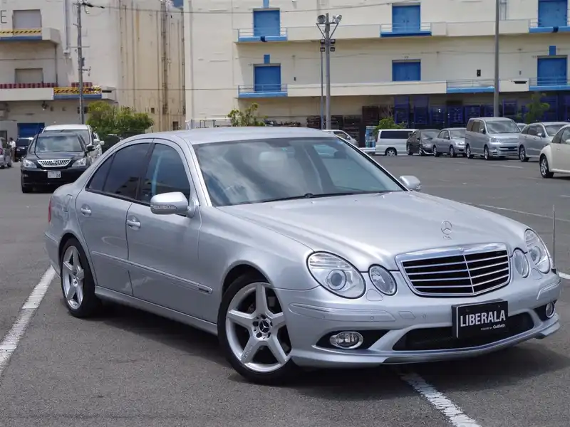 カタログ画像：Ｅクラス（E-CLASS） Ｅ３５０ アバンギャルドＳ 2008年1月 DBA-211056C 3500cc キューバナイトシルバー（Ｍ）orイリジウムシルバー（Ｍ） 燃費8.6km / l  メイン（その他）