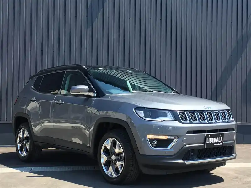 カタログ画像：ジープ・コンパス（JEEP COMPASS） リミテッド ブラックルーフエディション 2018年10月 ABA-M624 2400cc グレーマグネシオメタリックパールコート 燃費9.6km / l メイン