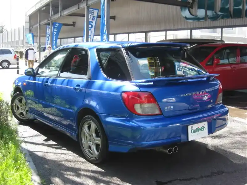 カタログ画像：インプレッサスポーツワゴン（IMPREZA SPORTS WAGON） ２０Ｋ 2001年9月 TA-GGA 2000cc ＷＲブルー・マイカ 燃費11.8km / l  バック