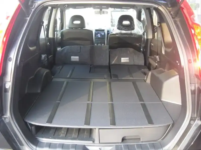 カタログ画像：エクストレイル（X-TRAIL） ２０Ｘtt 2009年12月 DBA-T31 2000cc ダイヤモンドブラック（Ｐ） 燃費14.0km / l  内装