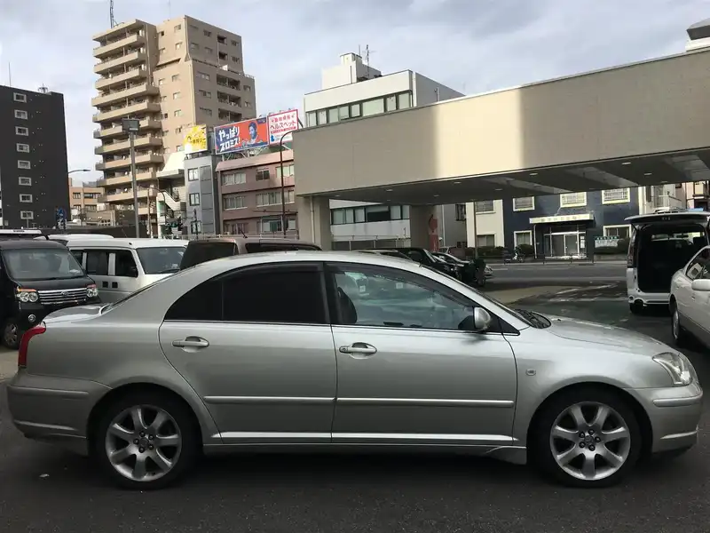 カタログ画像：アベンシスセダン（AVENSIS SEDAN） Ｌｉ ＮＥＯエディション 2004年5月 CBA-AZT250 2000cc シルバーメタリック 燃費13.0km / l  外装