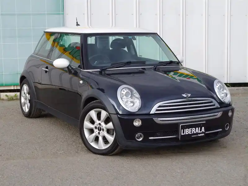 カタログ画像：ＭＩＮＩ（MINI） クーパー 2005年9月 GH-RA16 1600cc アストロ・ブラック（メタリック） 燃費13.4km / l  メイン（その他）