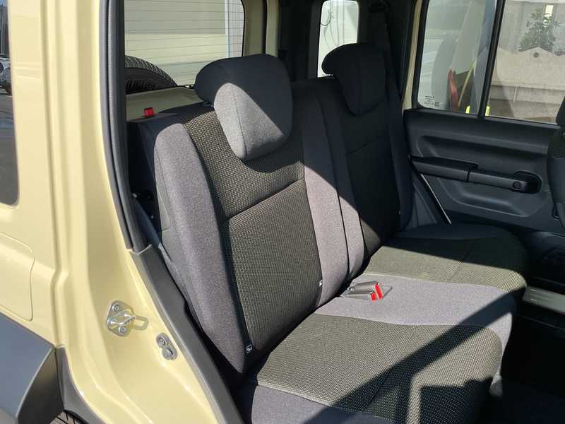 カタログ画像：ジムニー（JIMNY） ＸＧ 2025年11月 3BA-JB64W 660cc 燃費14.3km / l メイン