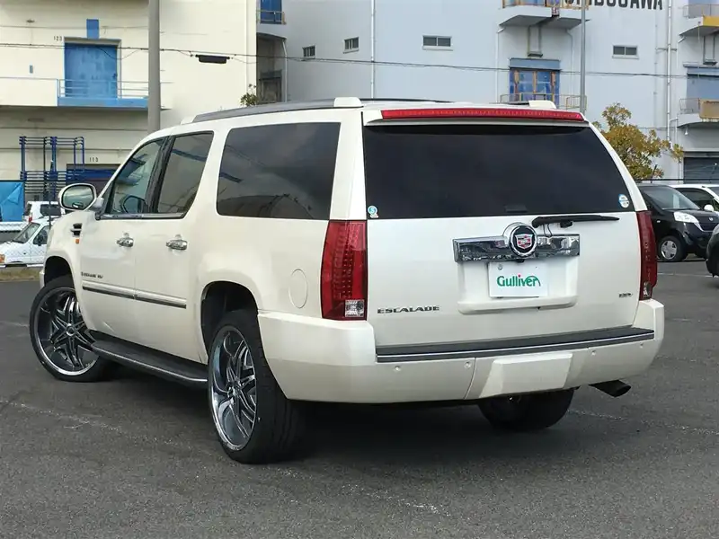 10075620 | カタログ画像：キャデラックエスカレード（CADILLAC ESCALADE） ベースグレード 2012年5月 6200cc ホワイト・ダイヤモンド バック