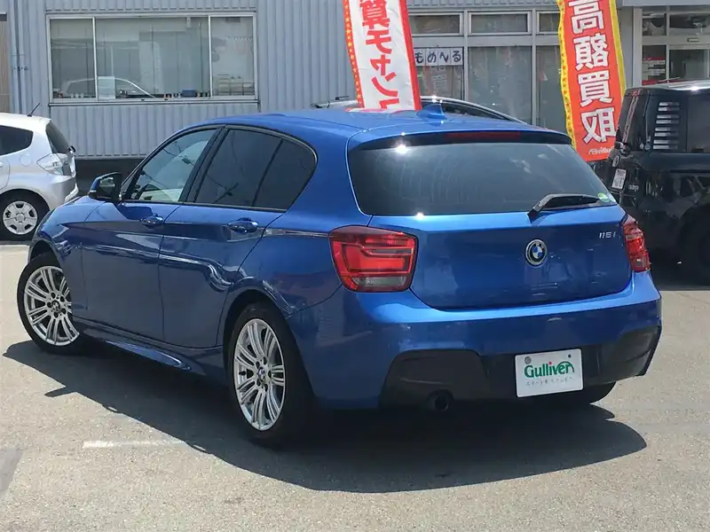 カタログ画像：１シリーズ（1 SERIES） １１６ｉ Ｍスポーツ 2013年8月 DBA-1A16 1600cc ミッドナイト・ブルー（メタリック・カラー）orエストリル・ブルー（メタリック・カラー） 燃費16.6km / l バック