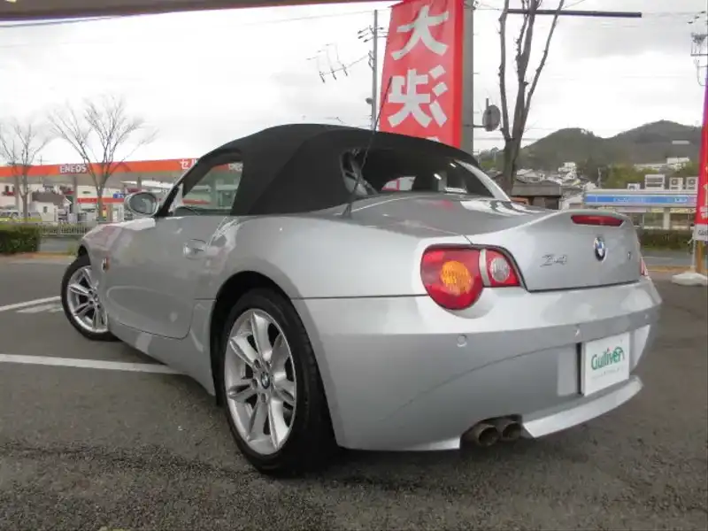 カタログ画像：Ｚ４（Z4） ３．０ｉ 2004年6月 GH-BT30 3000cc チタン・シルバー（メタリック・カラー） 燃費10.6km / l  バック