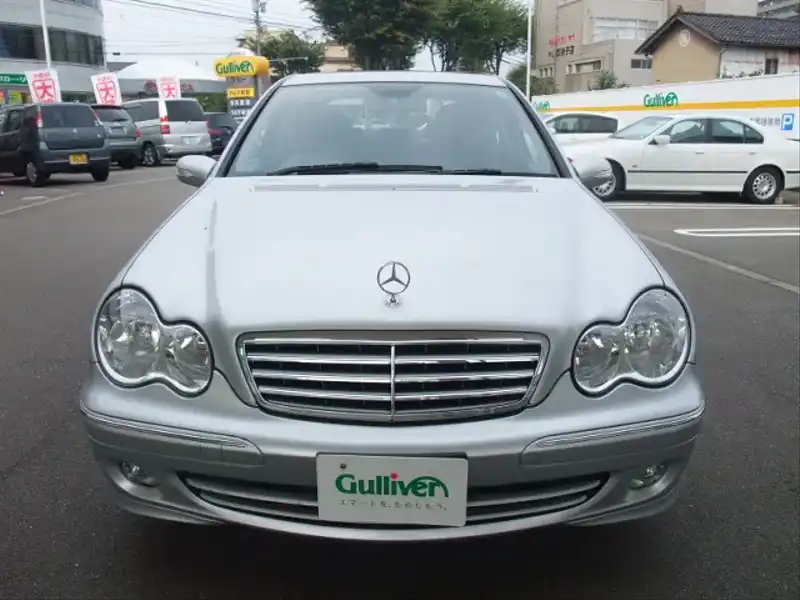 カタログ画像：Ｃクラス（C-CLASS） Ｃ２００コンプレッサー 2006年3月 DBA-203042 1800cc キューバナイトシルバー（Ｍ）orイリジウムシルバー（Ｍ） 燃費11.4km / l  フロント